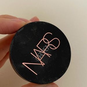 NARS
Orgasm Illuminating Loose Powder